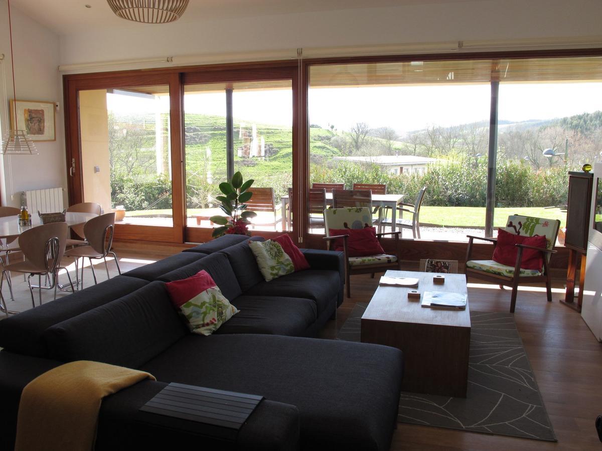 Welcoming Holiday Home in Villaverde de Pontones with Garden Buitenkant foto