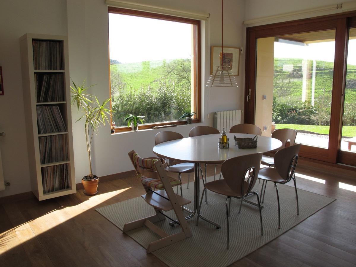 Welcoming Holiday Home in Villaverde de Pontones with Garden Buitenkant foto