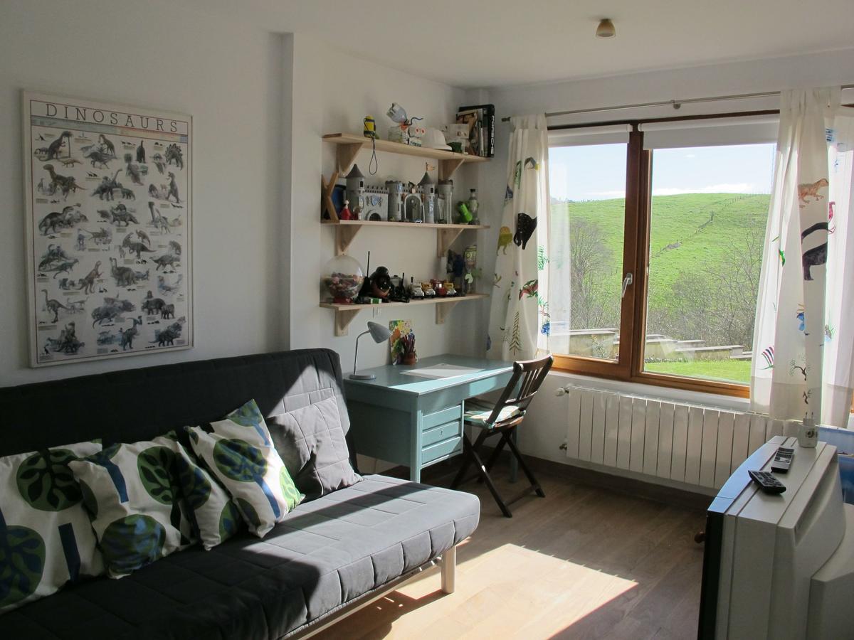 Welcoming Holiday Home in Villaverde de Pontones with Garden Buitenkant foto