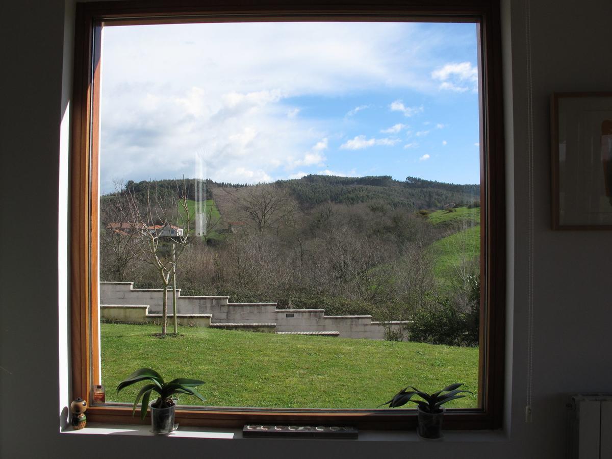 Welcoming Holiday Home in Villaverde de Pontones with Garden Buitenkant foto
